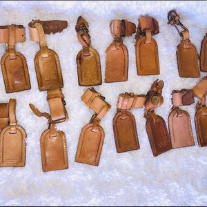 🔥 S A L E 🔥 Louis Vuitton Luggage Tag w Poignet